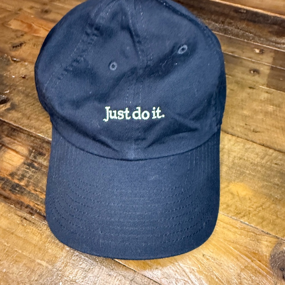 Women's black Nike hat